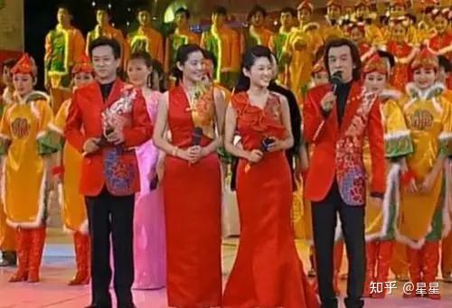 春晚最年轻主持天团背后后浪推前浪前浪要转型