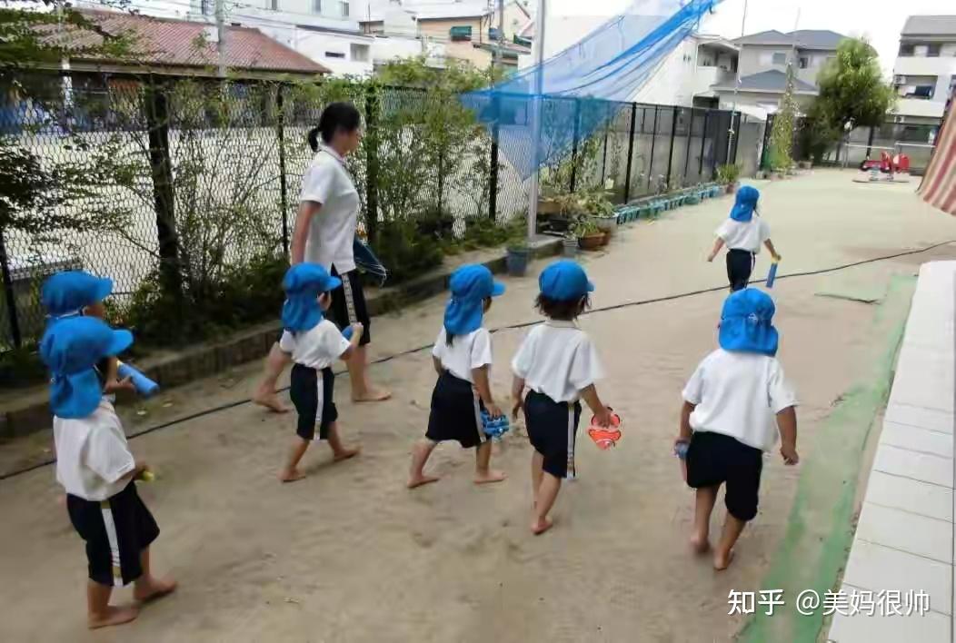 根据日本学校体育研究联合会的一项调查显示,70%的小学生的脚都有问题