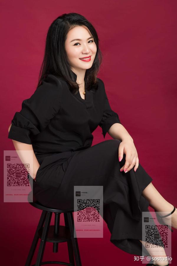 3个技巧选到合适的女士形象照服装
