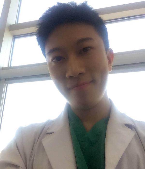 真的有那种很帅的男医生吗?
