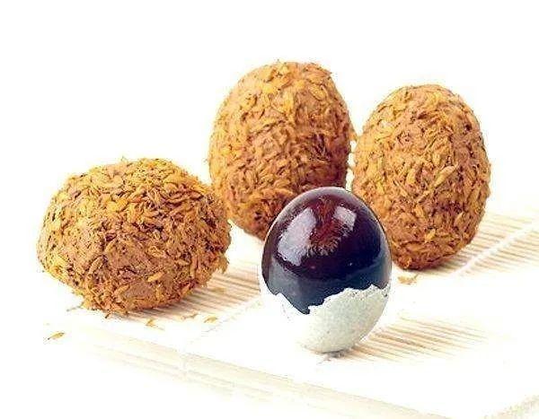 比如  1000-year-old egg(千年老蛋) ,century egg(世纪老蛋) 等等