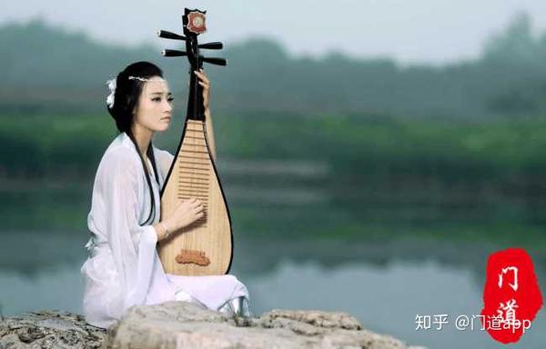 二胡又名"胡琴",唐代已出现,称"奚琴"",宋代称"嵇琴".