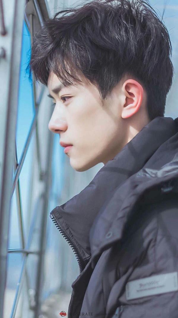 求易烊千玺照片可以用来当手机壁纸的.