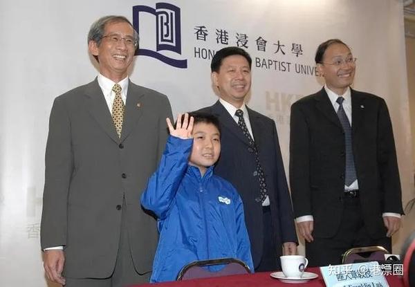 神转折这个7岁神童曾被全港追捧如今50岁的他却在