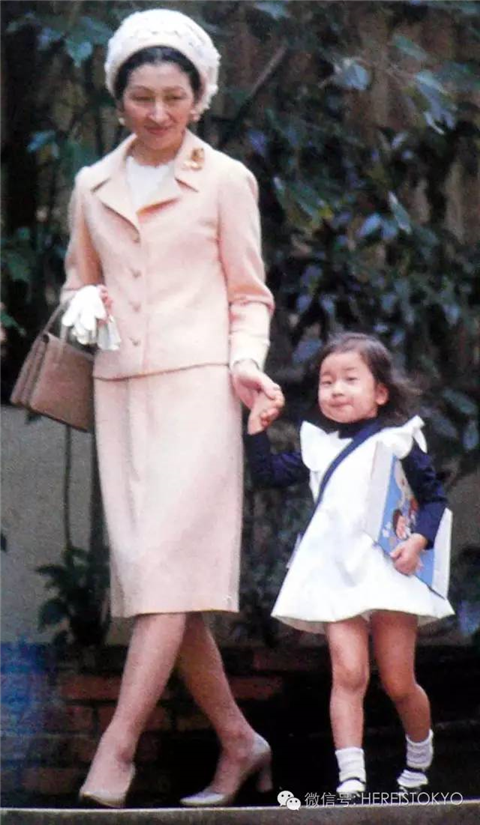 天皇家的4名公主:天皇夫妇的女儿清子,皇太子夫妇的女儿爱子,二王子