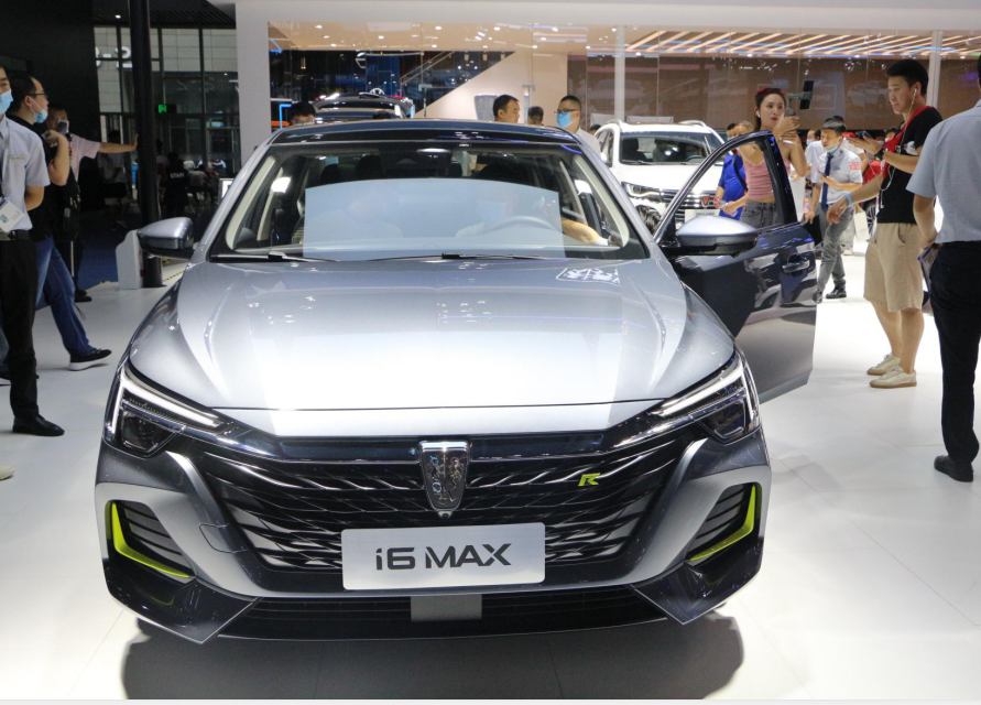 全新荣威i6max,外形寸尺升级,采用全新狮标,将在9月中旬上市