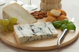 包括mozzarella, buffala(水牛奶),parmigiano(帕尔马奶酪)
