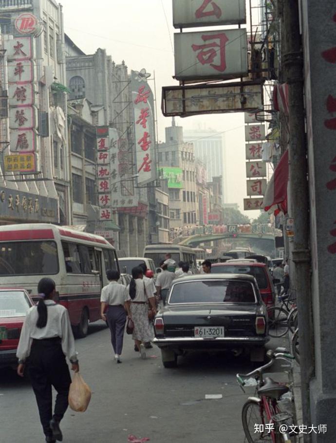 广州老照片古建筑繁多时髦女郎早已成为广州街头的亮丽风景线