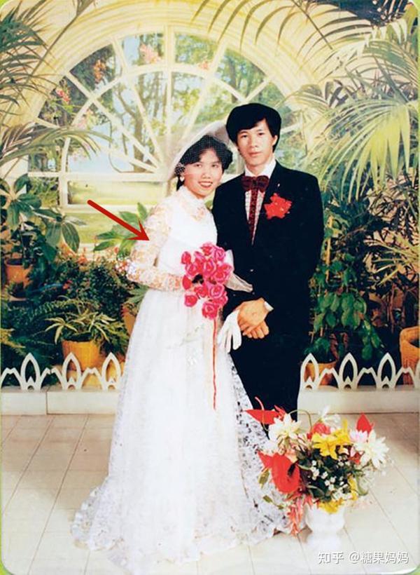 80年代婚纱照保守,90年代浓浓"影楼风",你最钟意哪款婚纱照?