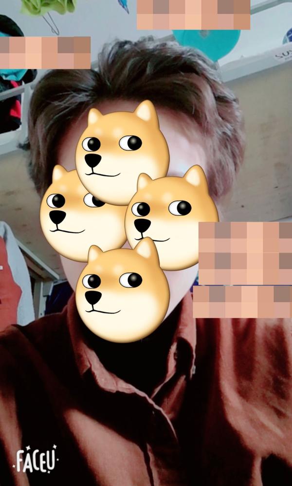 男生头发很硬并且有自来卷,高中学生党,怎么处理发型?