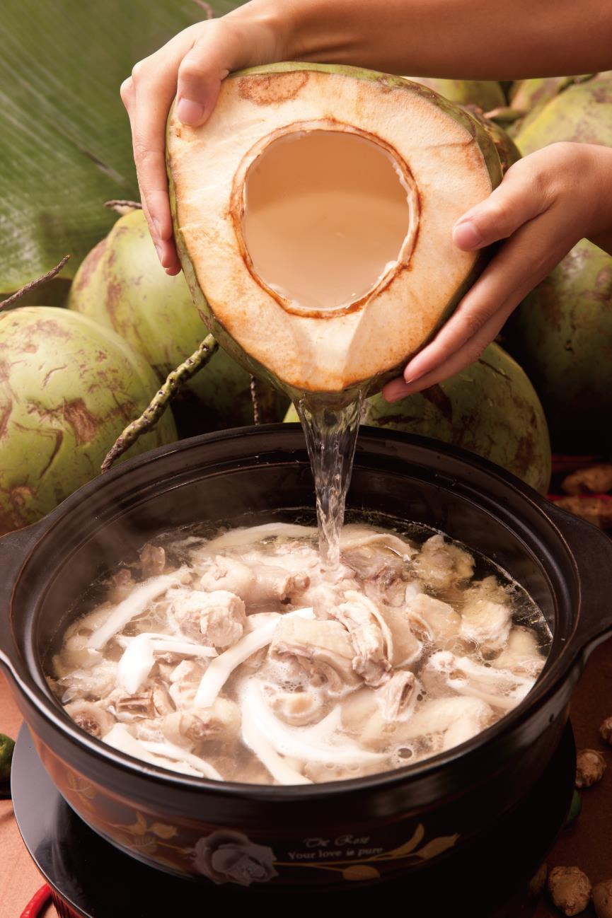 人均395吃到红遍台北的正宗椰子鸡火锅
