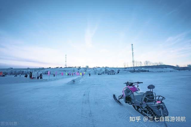 交界处南北环山的地方隆冬季节里北红村·巍峨守卫在岸边在北方旷野里