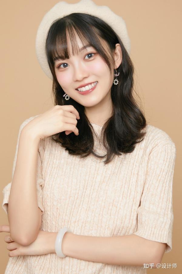 女生自拍怎么拍,8个自拍姿势,自拍拍照自然美美的