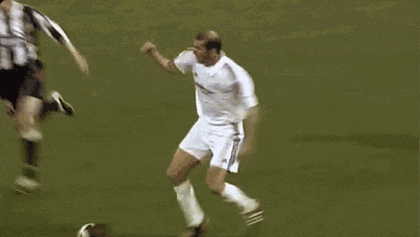 这也让他成为了首位在世界杯决赛圈阶段染红的法国球员,同时因为这张