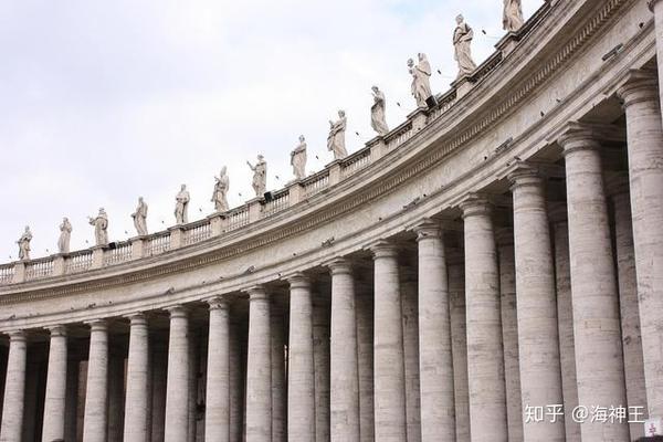 又称罗马复合式柱式,罗马人将爱奥尼克柱式柱头上的涡卷加入科林斯芼