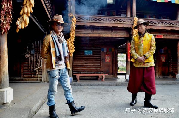 摩梭人成年男子