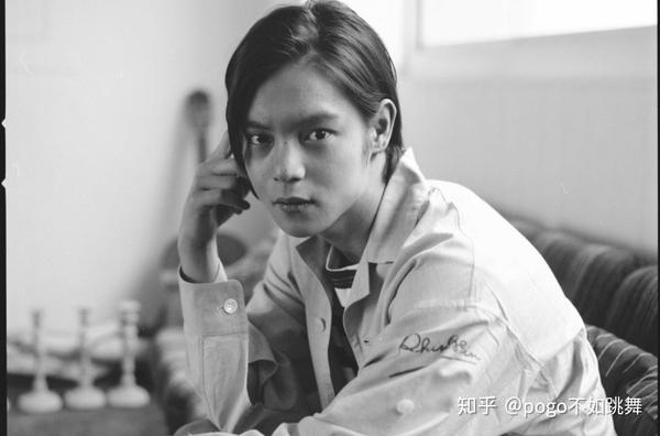 完完全全是我喜欢的,很喜欢这种长相,最开始觉得有些地方他与尹正神似