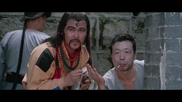 一定要创新,于是1980年洪金宝拍摄了 《鬼打鬼》