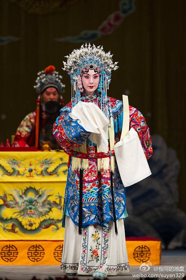 各位如何看待这二位梅派京剧演员李胜素和史依弘?她们