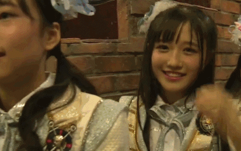 饭拍动图也不差的 源源真的可爱,一定是吃可爱长大的! (图侵删)