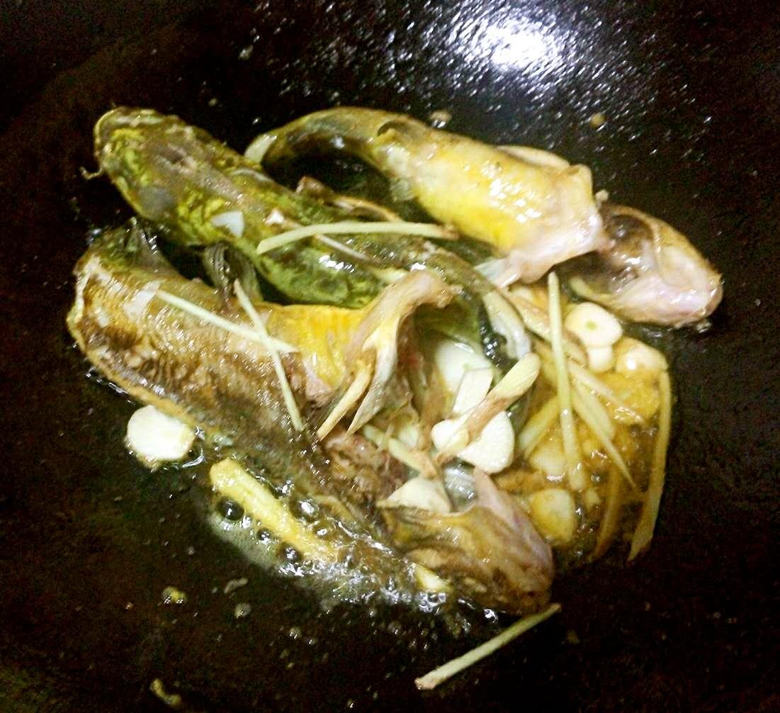 黄鸭叫煮荷包蛋