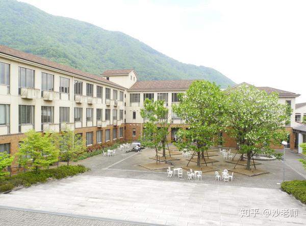 山梨英和大学