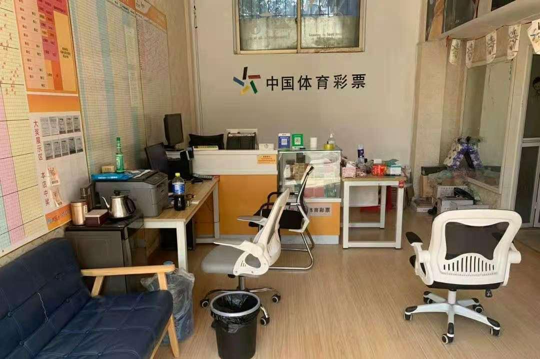 刚开了一个体彩店但是感觉店铺附近没有什么客源现在还是亏损状态有没