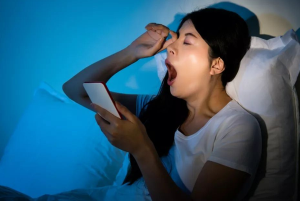 晚上睡觉越躺越精神,如何保证高质量的睡眠?5点建议仅供参考