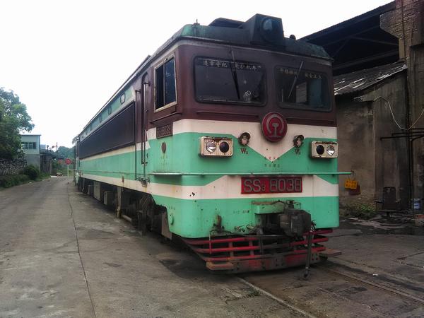ss3-8038号机车,拍摄于2015年7月9日,时配属于贵阳机务段