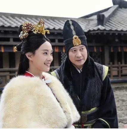 2015年,郑晓龙导演筹拍《芈月传》时,联系到了许