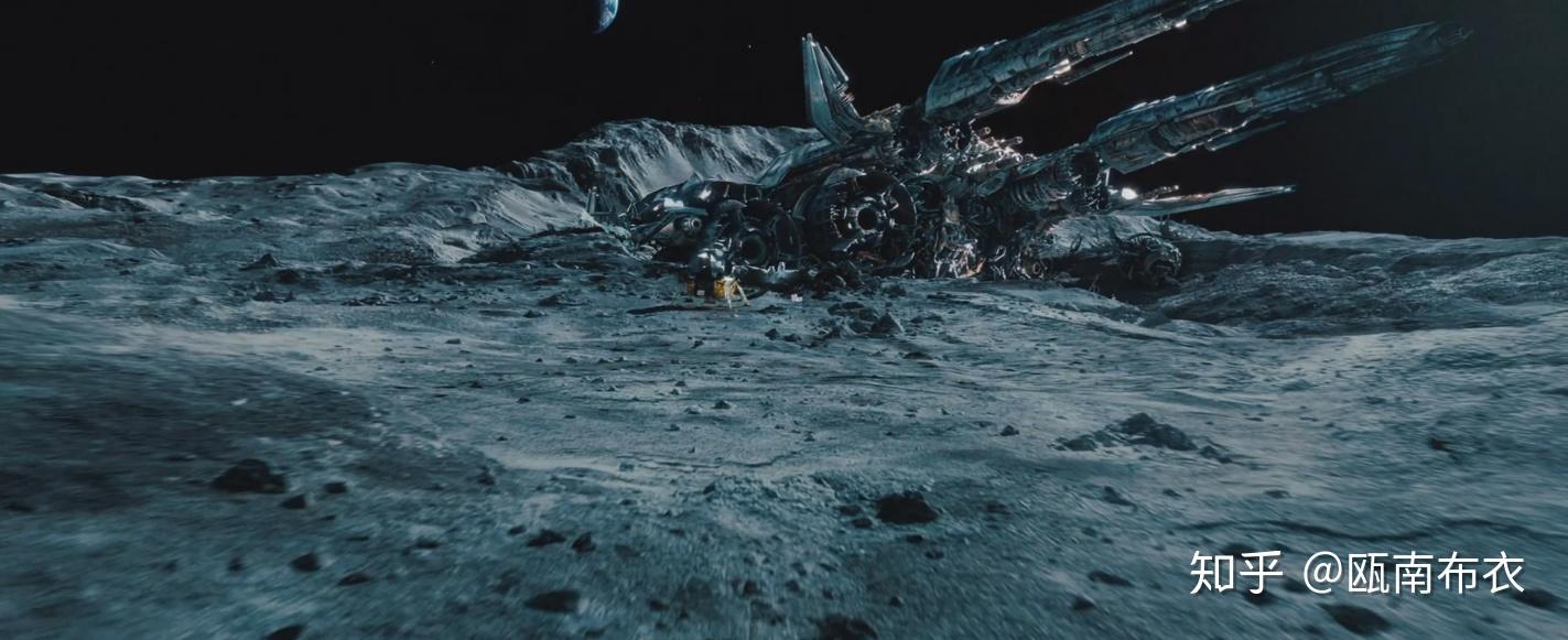 《变形金刚3:月黑之时》剧照:月球背面的汽车人飞船"方舟号"