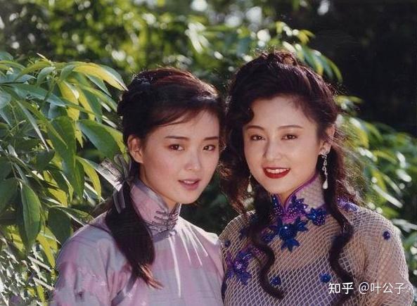 这一年,《梅花烙》开拍,需要大批舞蹈演员,便去北舞挑选演员,王艳便是