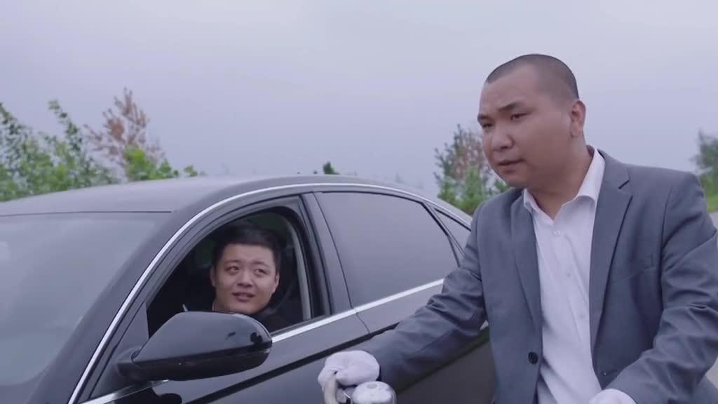 奥迪竟然输给了自行车老三这波操作稳了看到最后我笑了