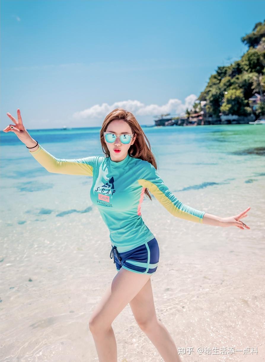 阳光美女海边泳衣写真即使不露也很性感还不用担心晒伤肌肤