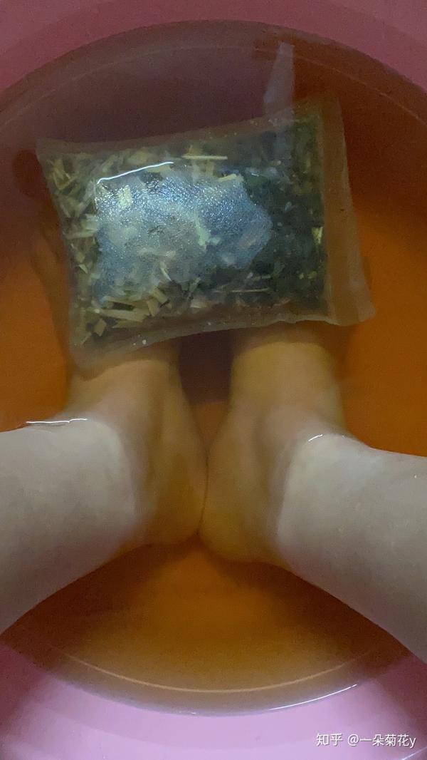 20泡脚的第二天 坚持看看能不能瘦,我主要是腿粗,上半身还好一点,就是
