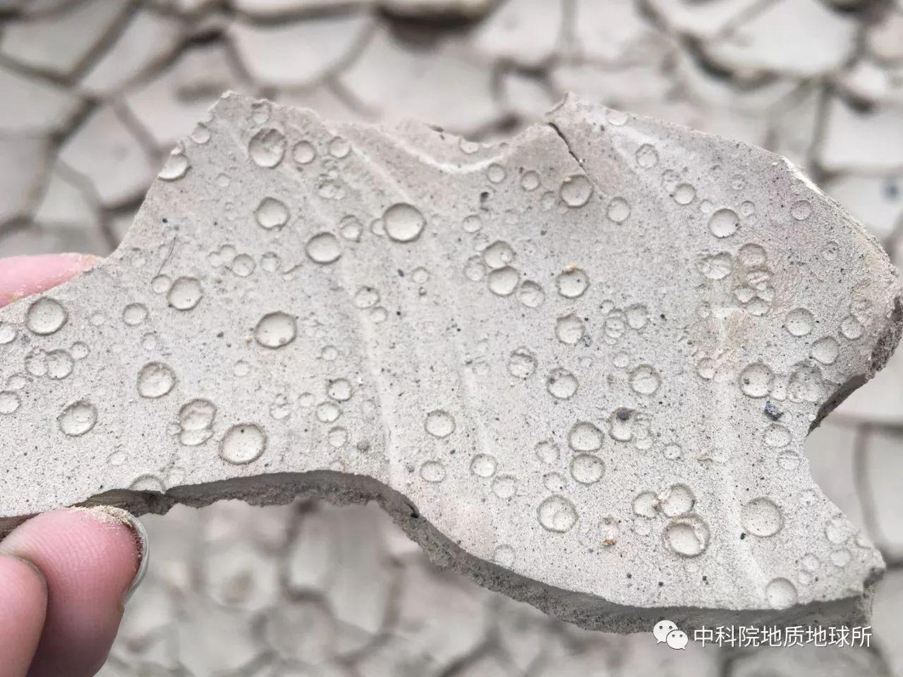图说地球泥裂与雨痕