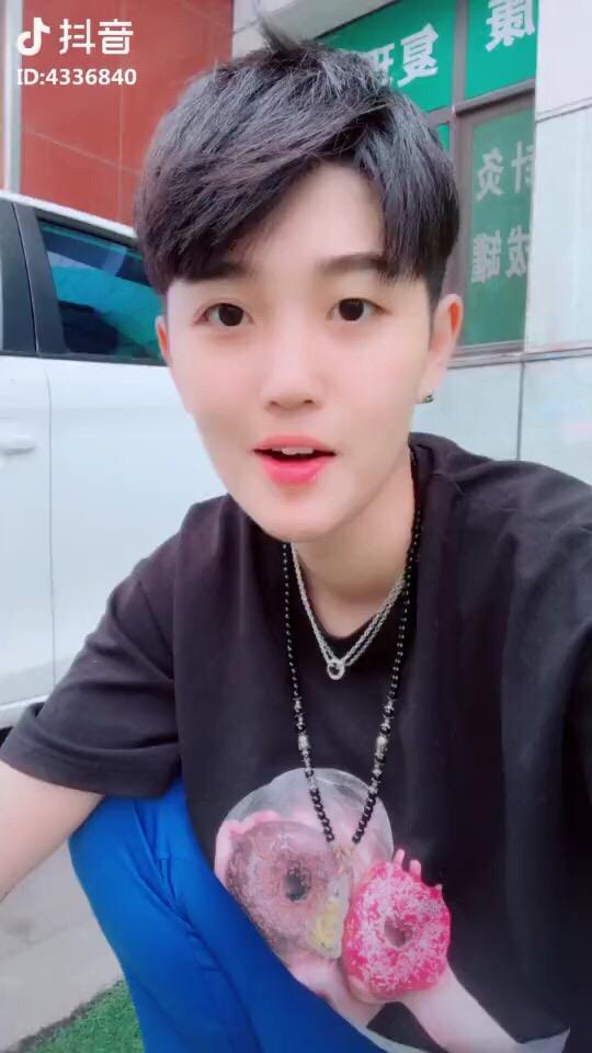 为什么抖音 app 里帅哥美女那么多?
