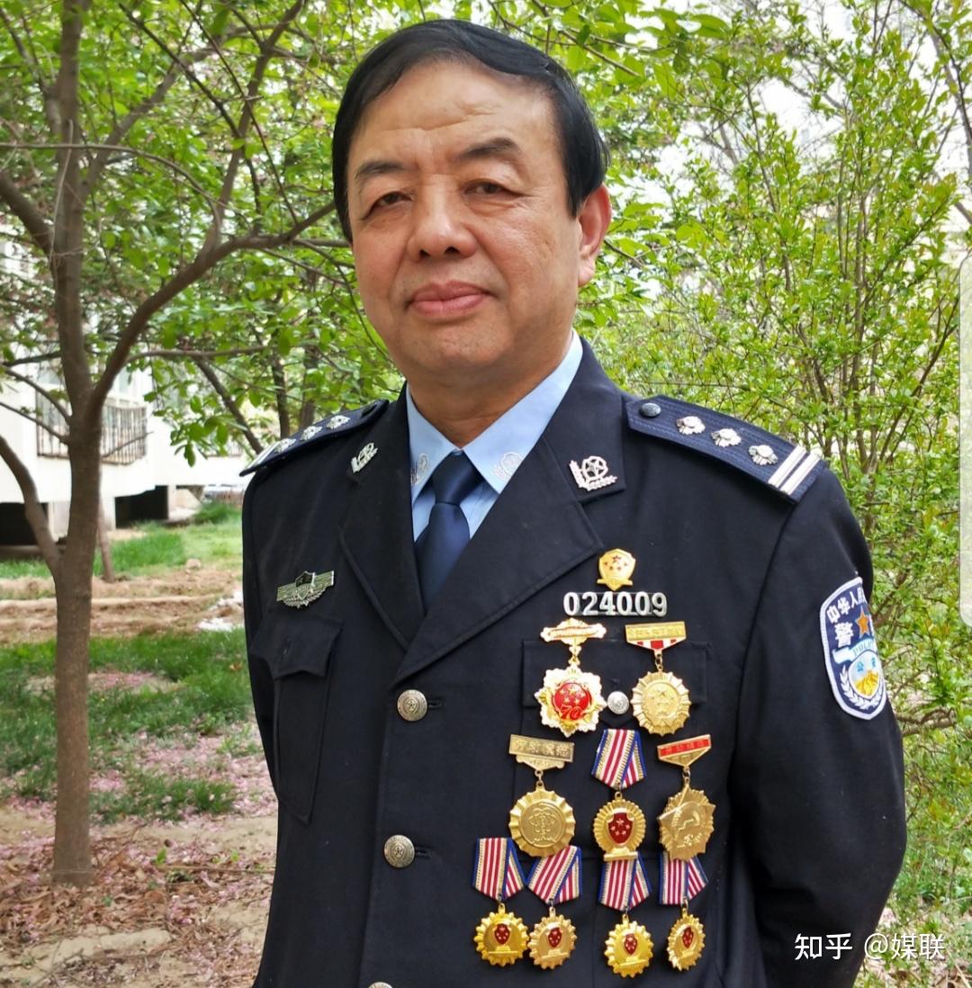 先生的引荐,全国新媒体人联谊会会长郝小学有幸采访了一级警督,全国
