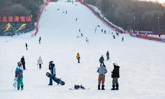冰雪运动温泉成为冬日里的最佳活动