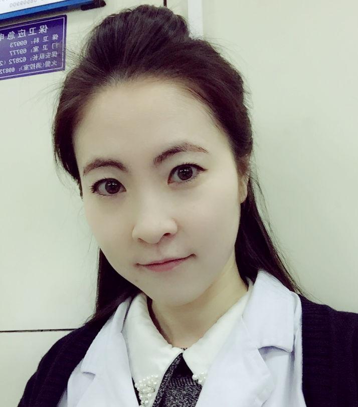 七言赞南京美女医生张玥眼睛受伤坚持抢救病人