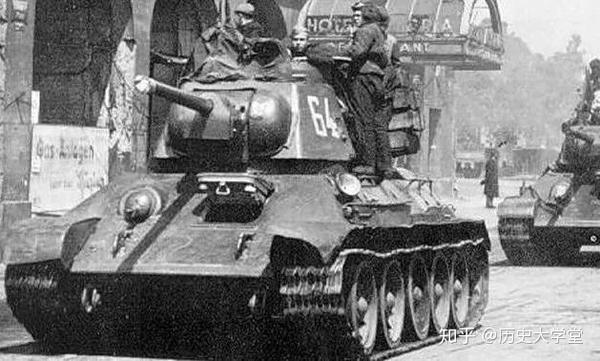 二战中决定苏德命运的"t-34"和"虎式"坦克,有什么优缺点