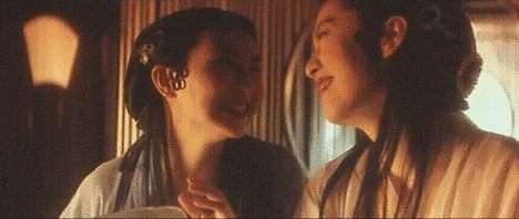 若说聂小倩毕竟是黑夜里的一道绮梦,那《青蛇》的妖就带着市井的烟火