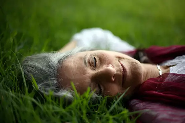 我们生前就要为死亡打好基础,若在安详清净的状态中离世,来世的结生