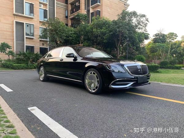 18款奔驰迈巴赫s600改20款s680v12车身加长555米德版黑色米白笼黑钢琴