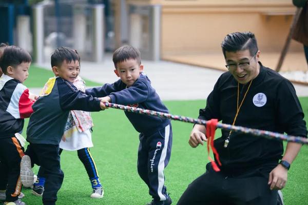 艾儿思幼儿园的男幼师和他的"十八般武艺"