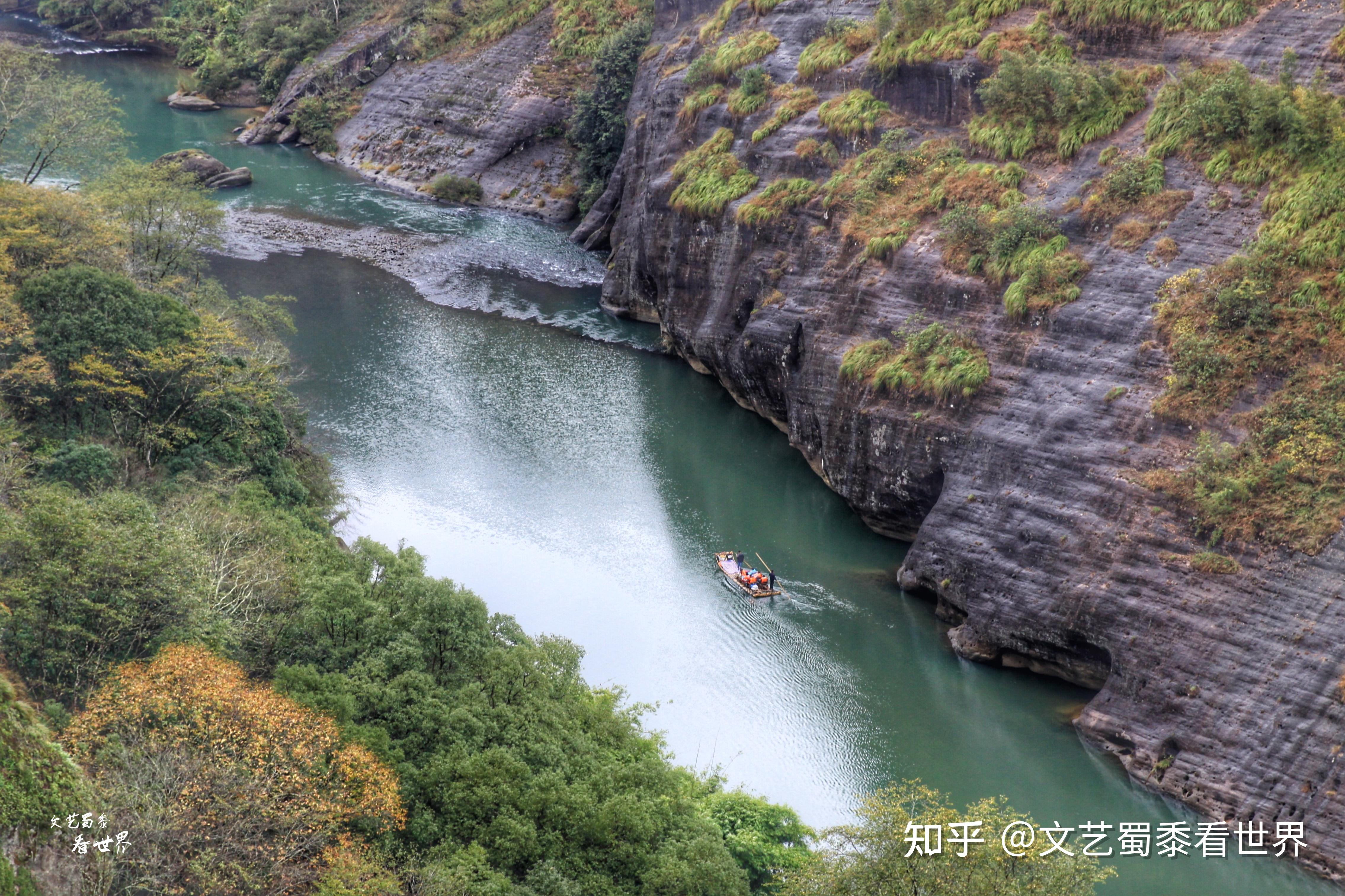 蜀黍曾经两次游览武夷山,至今仍对九曲溪漂流念念不忘,今天就来跟大家
