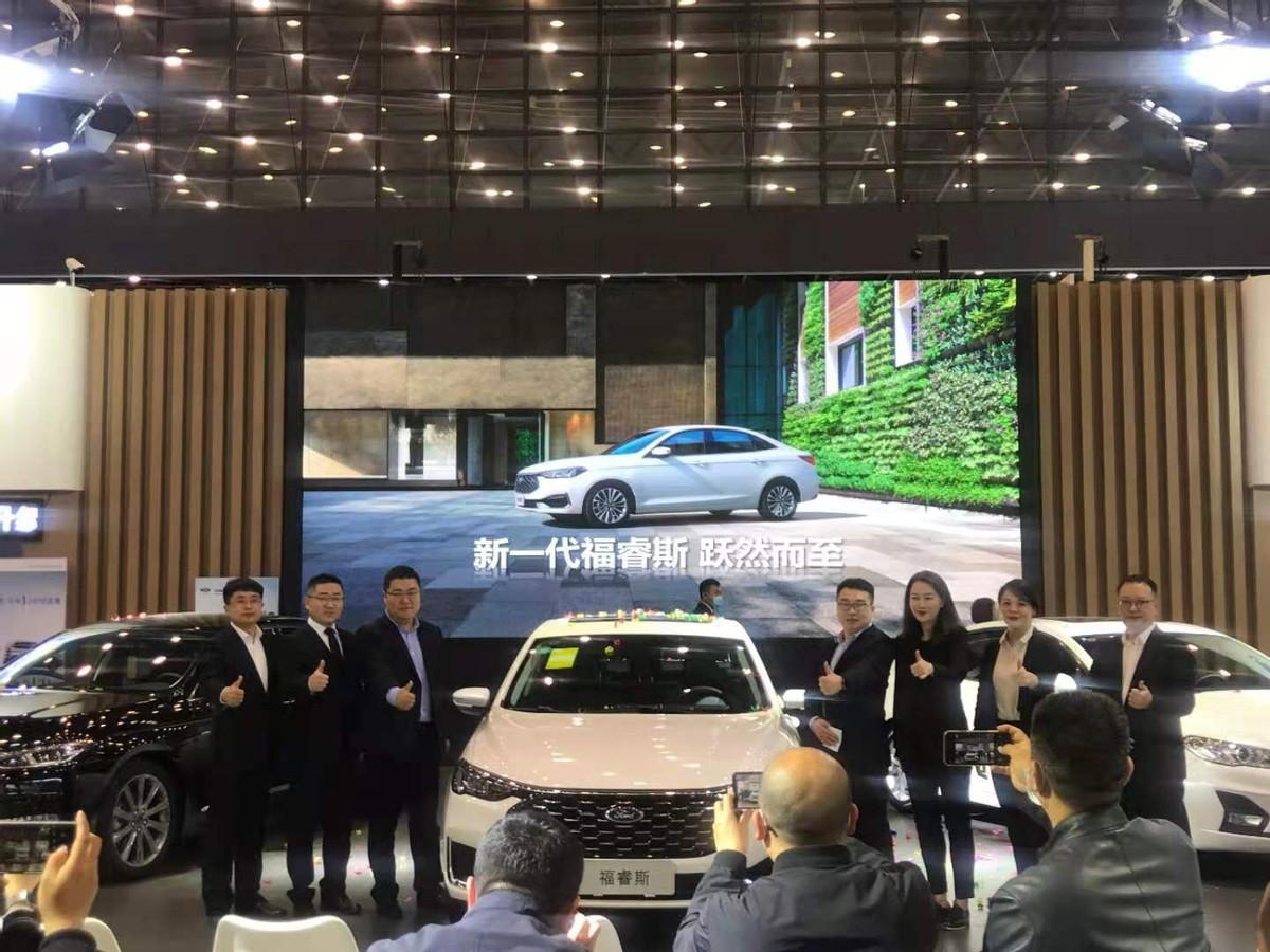 新一代福睿斯郑州会展中心大河车展惊艳首秀