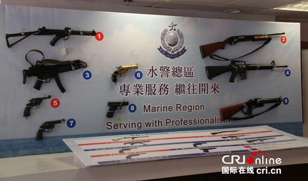 问 香港警察都配备哪些武器装备?