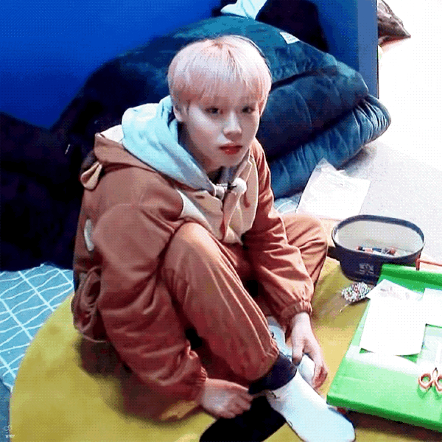 韩国男爱豆有哪些帅气的名场面?