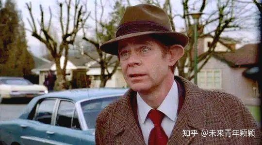 电影 --   永不放弃>>1955年在母亲的鼓励下,30岁的比尔走出了家门